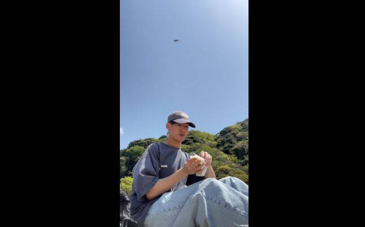 Japon gencin ağzına götürdüğü sandviçi pençesiyle çaldı! Fişek gibi geldi tek hamlede kaptı - Resim: 14